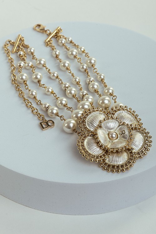 Sixdo Triple Layer White Pearl Necklace